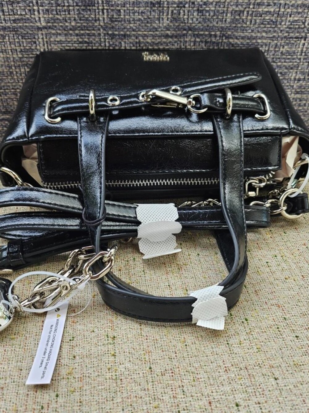 Madden NYC Women Handbag Purse Black Faux Patent Leather Crossbody W Heart Charm - Picture 4 of 8